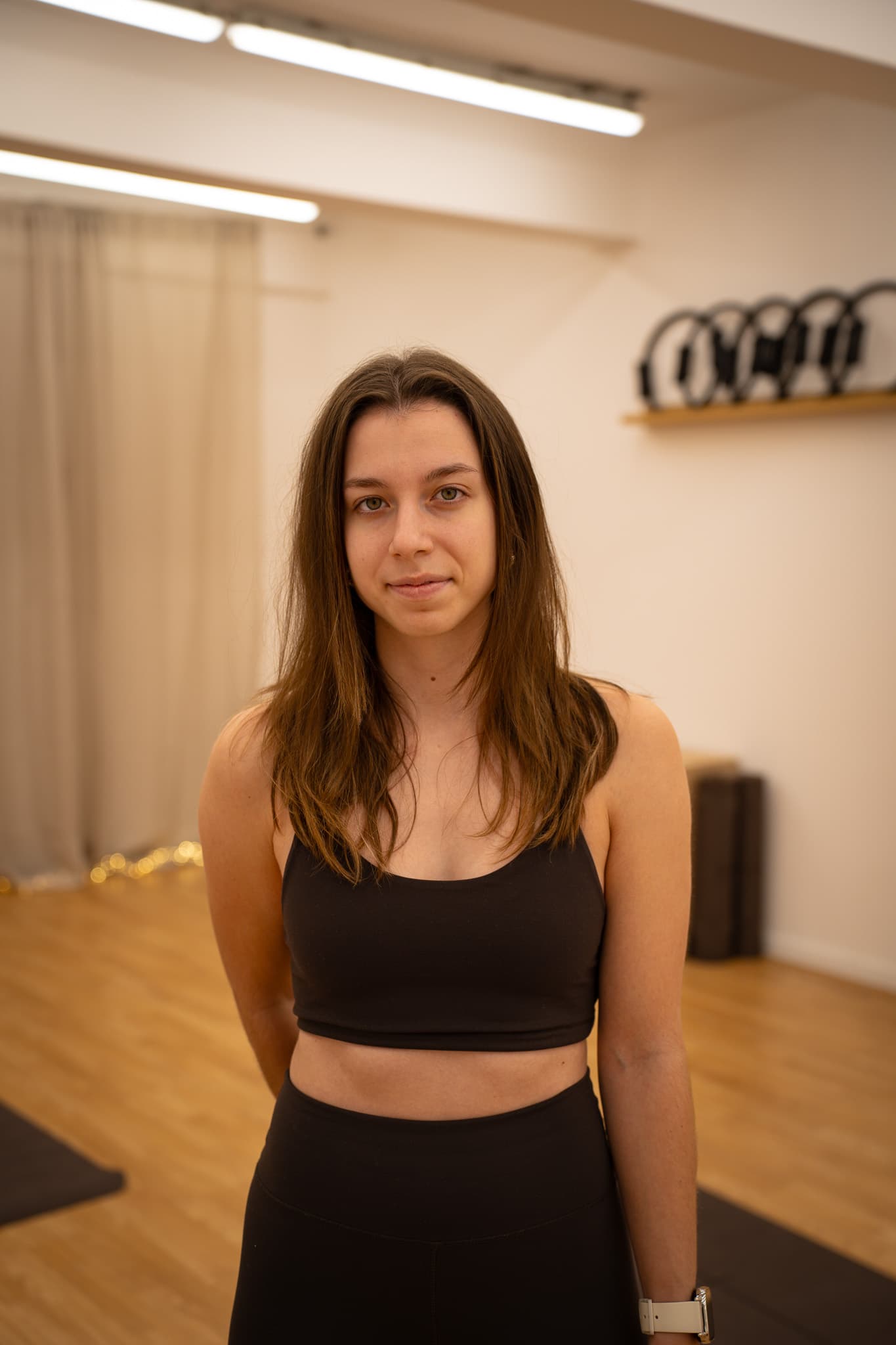 Urša Haber vodi pilates vadbo v Align Studiu